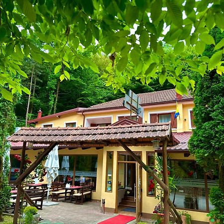 Motel Stovrela Цазин Экстерьер фото