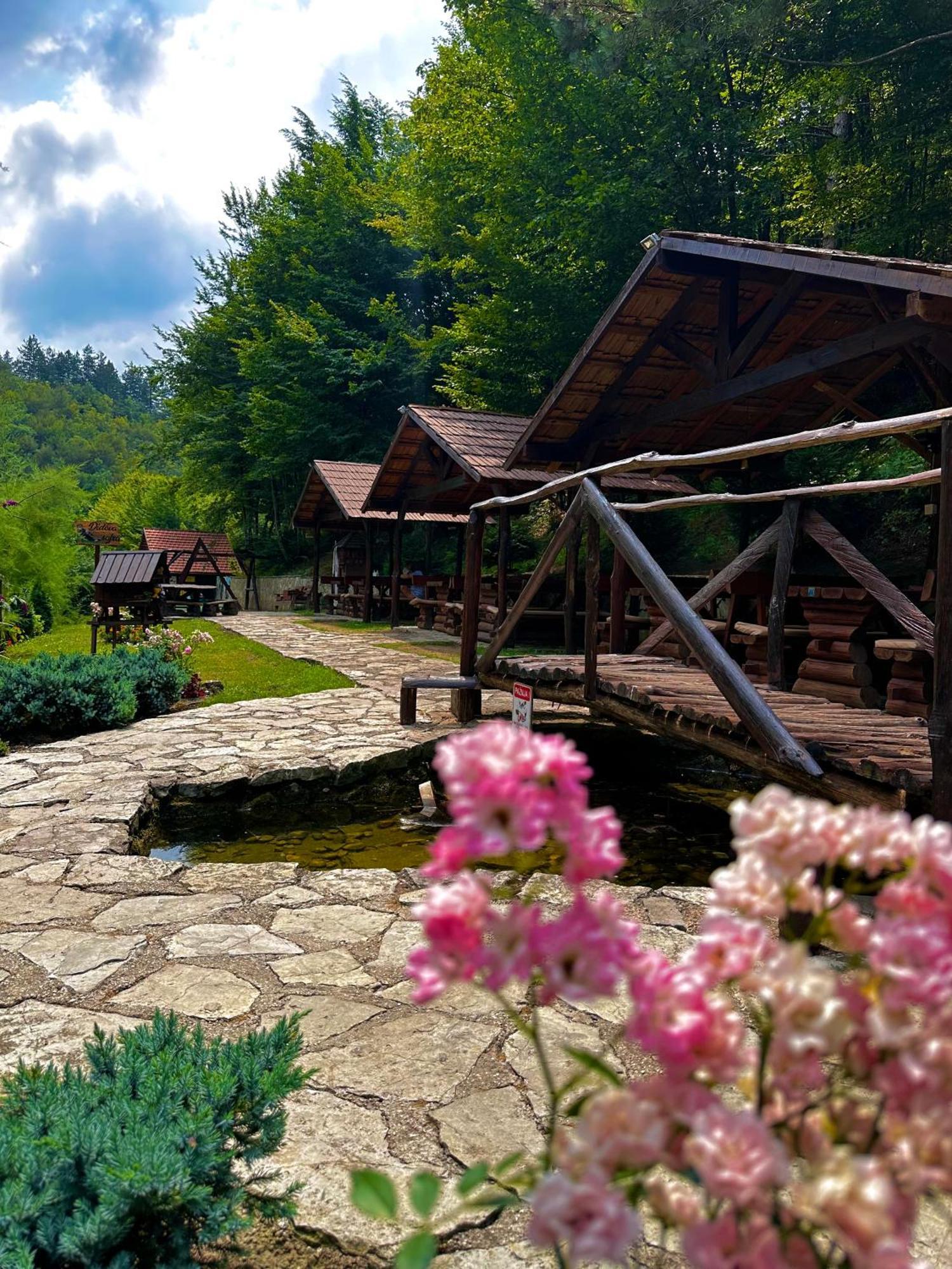Motel Stovrela Цазин Экстерьер фото