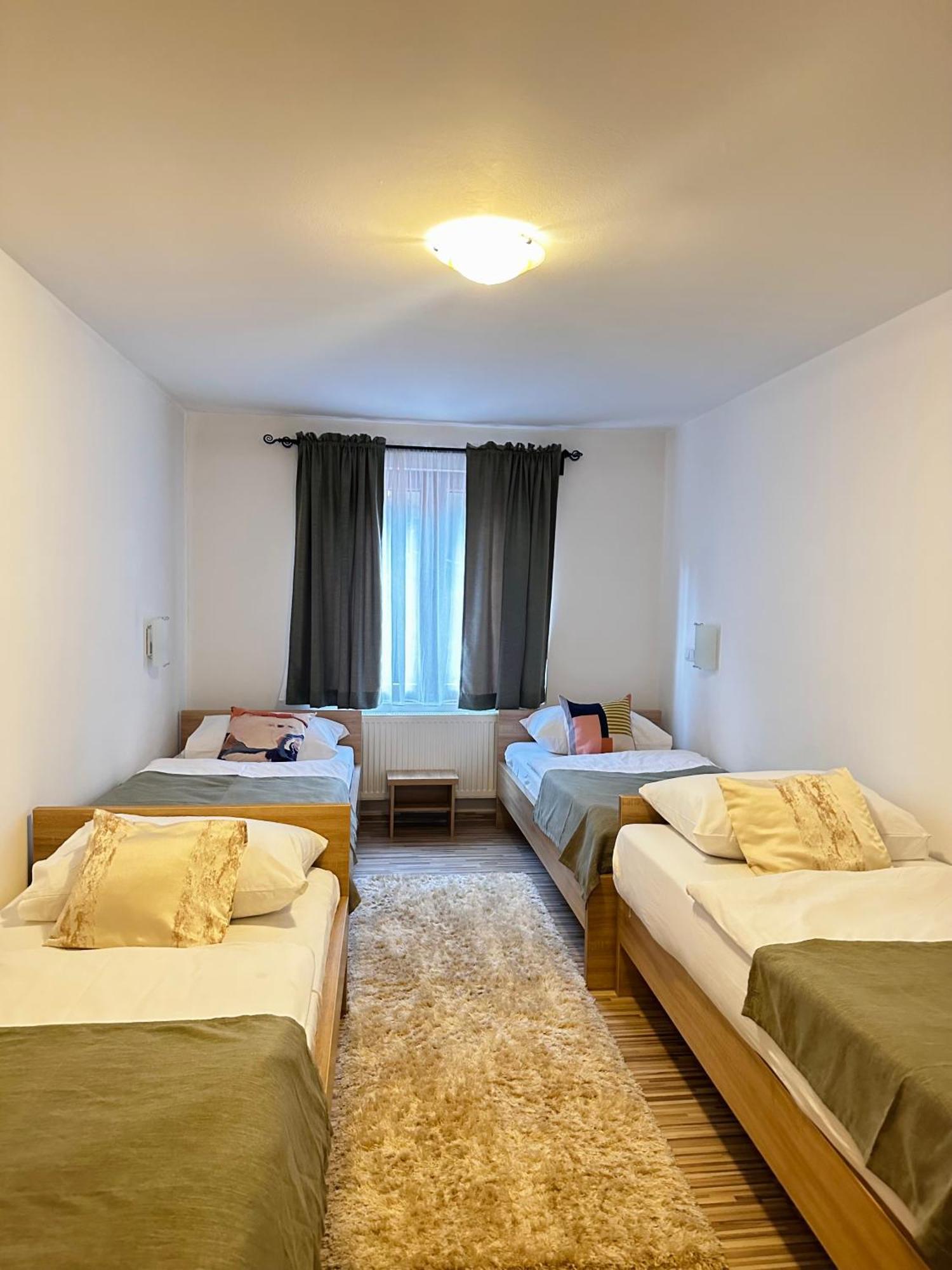 Motel Stovrela Цазин Экстерьер фото