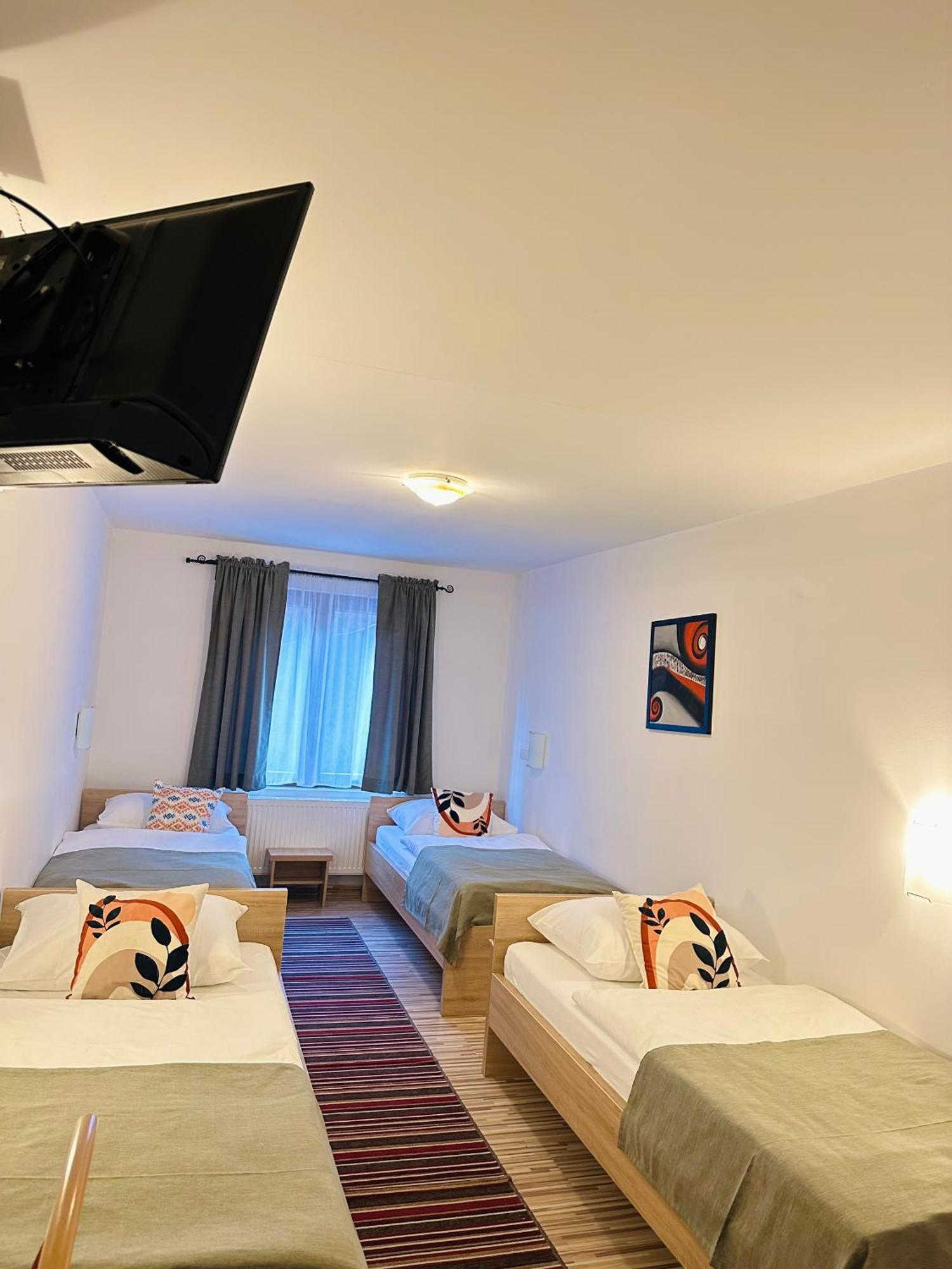 Motel Stovrela Цазин Экстерьер фото