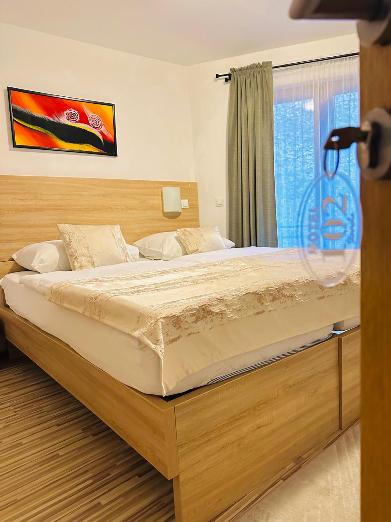Motel Stovrela Цазин Экстерьер фото