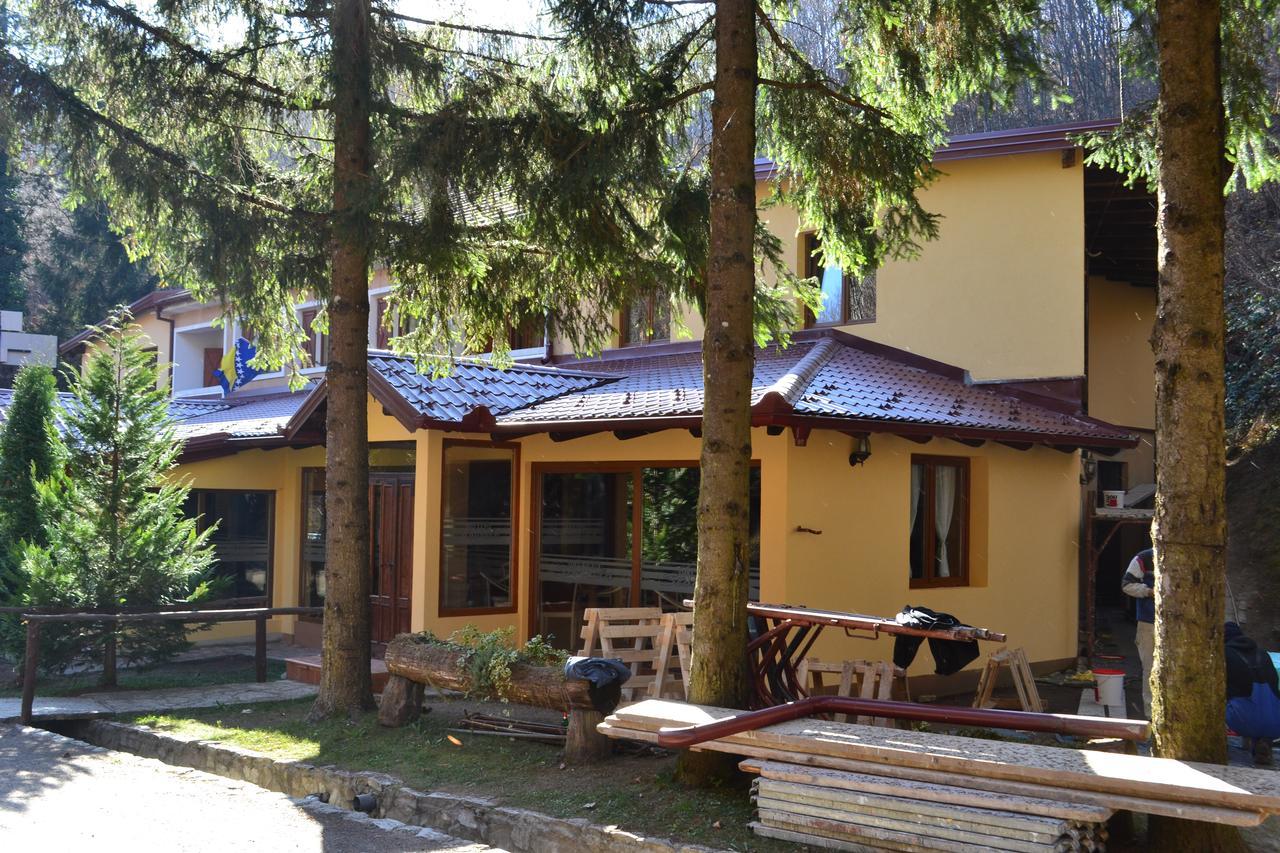 Motel Stovrela Цазин Экстерьер фото